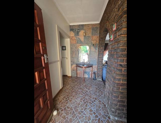 3 BEDROOM HOUSE FOR SALE IN HELIKONPARK